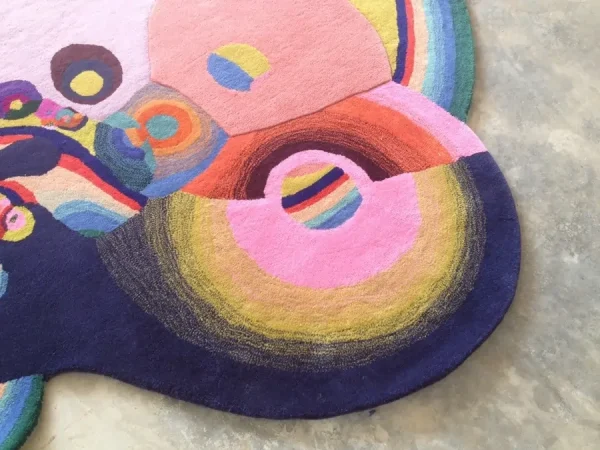 Detalle de la alfombra con diseño fractal de forma irregular de Annie y Jonathan Zawada Alfombra «Truffles»