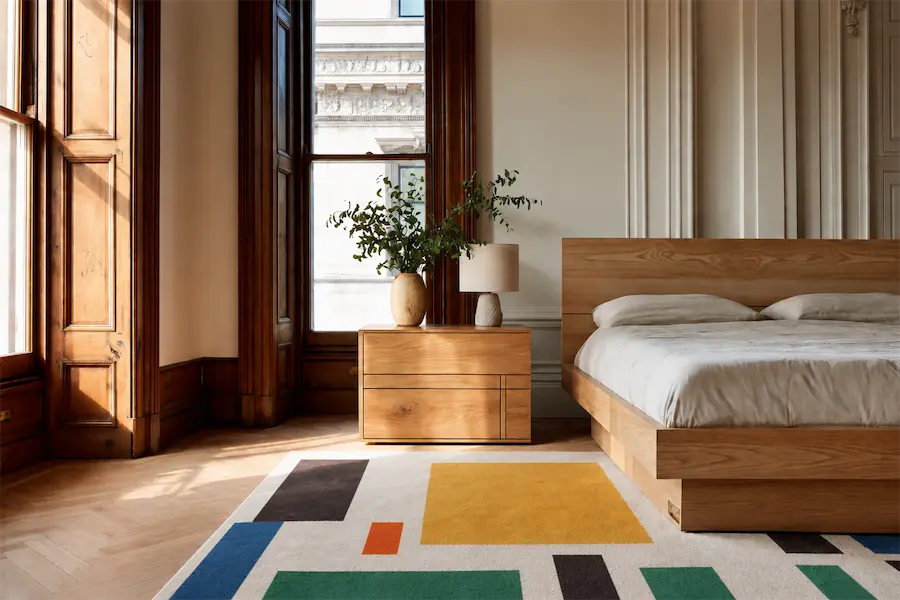 Individueller handgeknüpfter Teppich nach Komposition VIII (Die Kuh) von Theo van Doesburg im Gästezimmer