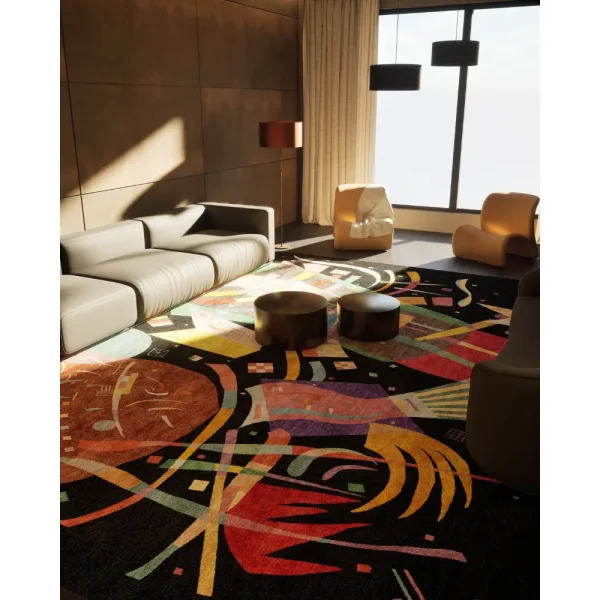 Nahaufnahme des Meisterwerks, das auf dem Kunstwerk Komposition X von Kandinsky basiert. Mit seinem schwarzen Grundton und den farbenfrohen Elementen ist der Teppich ein tolles Statement in dieser Lobby