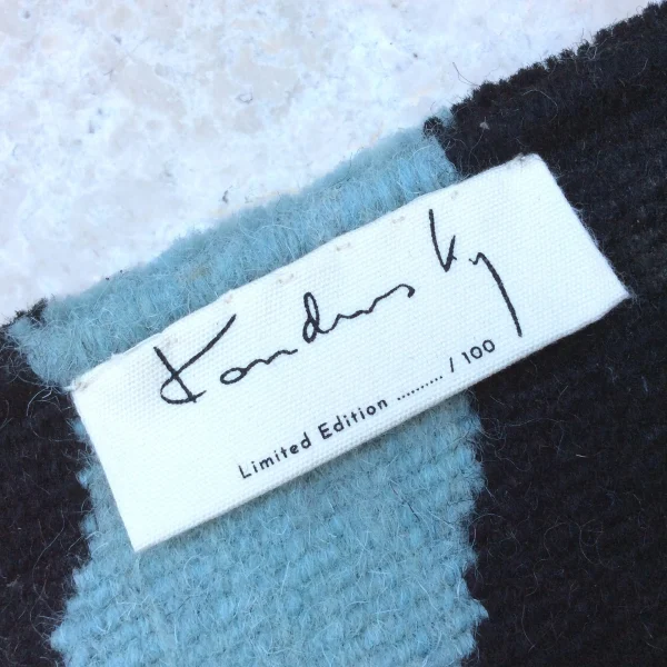 Étiquette pour la collection de tapis inspirée de Wassily Kandinsky, édition limitée numérotée