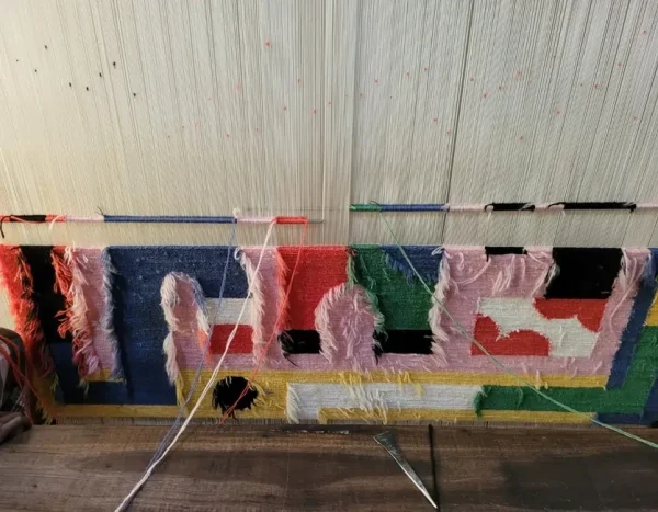 Processus de tissage d'un tapis artistique personnalisé par Camilla Falsini et Rug Your Life